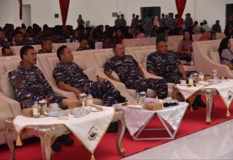 Pangkoarmada III Laksamana Muda TNI Irvansyah bersama jajaran saat menonton sinetron Bintang Samudera 