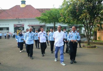 Wamenkumham Edward Omar Sharif Hiariej saat mengunjungi Lapas Pemuda Kelas IIA Tangerang, Rabu (21/9)