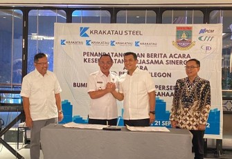 Walikota Cilegon Helldy bersama Dirut PT KS Silmy Karim