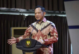 Mendagri Tito Karnavian saat memberikan keterangan pers di Jakarta 