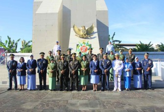 Ziarah Nasional jajaran TNI wilayah Makassar di TMP Panaikang. Selasa (4/10)