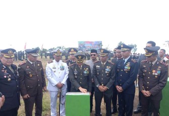 Danlanud Sugiri Sukani Letkol Pnb Supardo Butarbutar saat mengikuti upacara HUT TNI ke-77 di Bukit Seribu Bintang Kab. Kuningan, Rabu (5/10) 