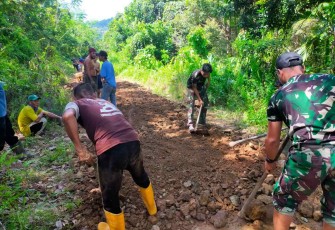 Perbaikan jalan rusak di perbatasan 