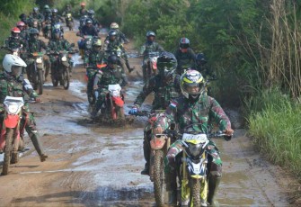 Ngetrail Kunjungi Pos Killer Satgas Yonif 511/DY