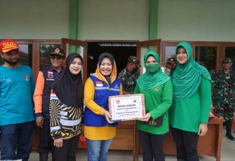 Bantuan masyarakat terdampak banjir di Kabupaten Cilacap. Sabtu (8/10)