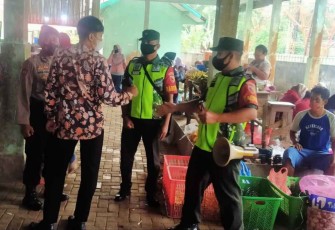 Patroli sarana umum di wilayah Koramil 11/Donorejo. Minggu (9/10)
