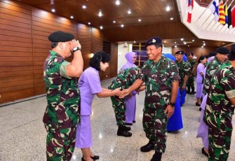 Kenaikan pangkat perwira tinggi AL