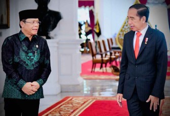 Presiden Jokowi bersama Ketua Umum PPP Mardiono