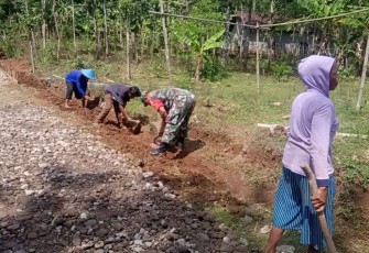 Budaya gotong royong bersama warga binaan