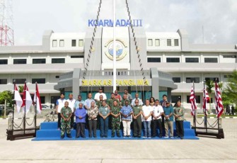 Foto bersama di Koarmada III Sorong