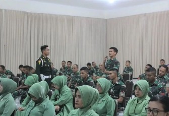 Lettu Cpm Mario saat memaparkan penyuluhan hukum