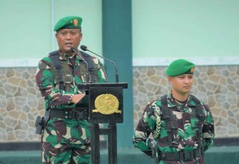 Danrem 181/PVT Brigjen TNI Wawan Erawan memberikan arahan prajuritnya 