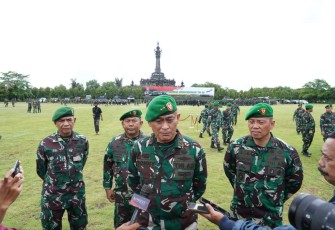 Pangdam IX/Udayana Mayjen TNI Sonny Aprianto saat memberikan keterangan pers usai apel Kesiapsiagaan