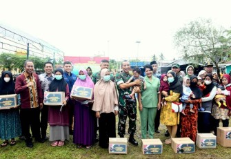 Pangdam Hasanuddin Mayjen TNI Dr. Totok Imam Santoso saat kegiatan baksos stunting di Kecamatan Tapalang Sulbar 