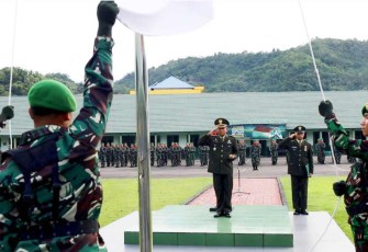 Upacara bendera peringati hari Sumpah Pemuda Ke-94 di Korem 023/KS