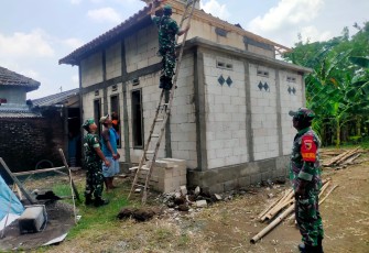 Karya Bakti Membangun Masjid Al Iman 