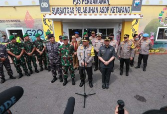 Kapolda Jatim Irjen Pol Toni Harmanto saat memberikan keterangan pers 