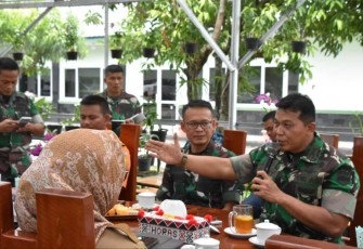 Danrem 023/KS Kol Inf Dodi Triwinarto saat acara ngopi bareng Forkopimda Sibolga