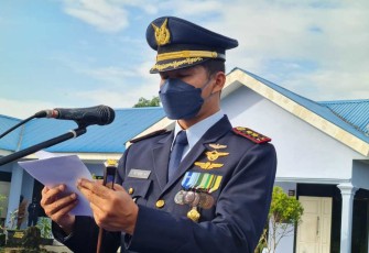 Danlanud Sugiri Sukani Letkol Pnb Supardo Butarbutar saat membacakan amanat Menteri Sosial