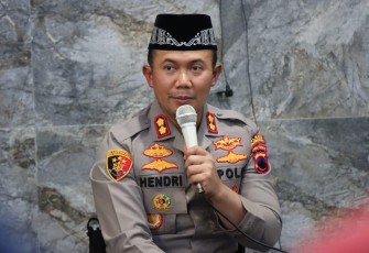 Kapolres Banjarnegara AKBP Hendri Yulianto saat implementasi Jum'at Curhat di Masjid H Nawawi