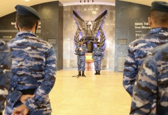 Kamuspusdirla Kolonel Sus Yuto Nugroho saat memberikan pengarahan dalam upacara 17-an