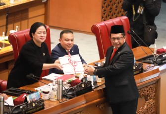 Mendagri Tito saat pengesahan UU Pembentukan Provinsi Papua Barat Daya