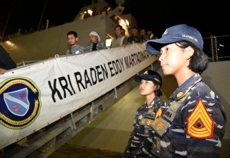 Evakuasi Ratusan Penumpang KM. Mutiara Timur