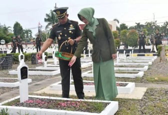 Danrem 081/DSJ Kolonel Inf Deni Rejeki ziarah dan tabur bunga jelang HUT ke-59 Korem 081/DSJ 