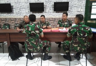Tim Aswas Staf Intelijen Angkatan Darat saat memeriksa Yonif 511/DY
