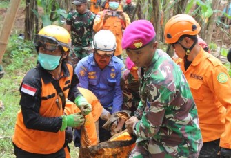Evakuasi korban tertimbun longsor Cianjur 