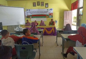 Sertu Herry saat memberikan materi pelecehan seksual 