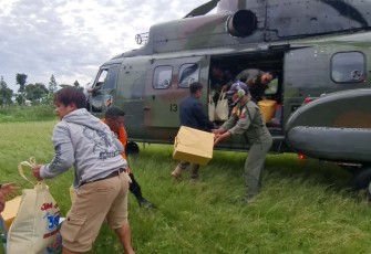 Pengiriman bantuan gempa Cianjur menggunakan helikopter NAS-332 H-3213 Super Puma. Minggu (27/11)