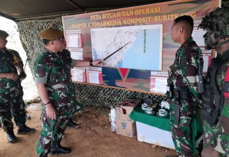Danpussenarmed Mayjen TNI Yudhy Chandra Jaya memberikan pengarahan tempur prajurit Yonarmed 18 Komposit, Sabtu (3/12)