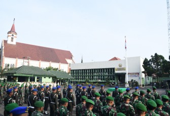 Suasana upacara bendera di Korem 073/Mkt 