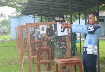 Latihan tembak Laras pendek prajurit Lanud Sugiri Sukani, Rabu (7/12)