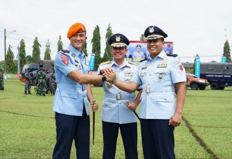 Pangkoopsud I foto bersama saat sertijab Danlanud Pangeran M. Bun Yamin di Lampung 