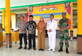 Danramil 02/Madiun foto bersama perangkat desa terpilih 