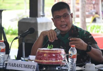 Danrem 142/Tatag Brigjen TNI Farouk saat menjadi narasumber kegiatan stunting