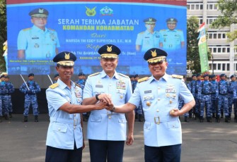 Kasau Marsekal TNI Fajar Prasetyo foto bersama Dankoharmatau usai sertijab 