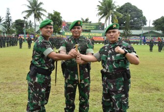 Danrem 023 KS Kolonel Inf Dodi Triwinarto saat foto bersama Danyonif 123/RW usai sertijab 