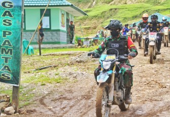 Patroli bersama menjaga perbatasan 