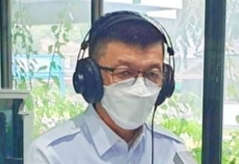 Kepala Diskominfo Kepri, saat berdialog dengan Kepala KPID Kepri, dan Pengamat Komunikasi UMRAH