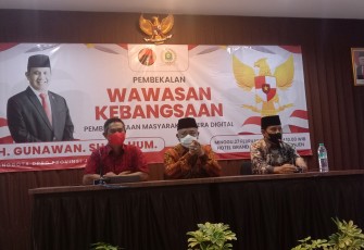 H. Gunawan HS, S.H.,M.Hum (kiri)