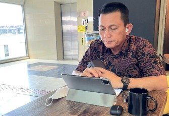 Gubernur H Ansar Ahmad 