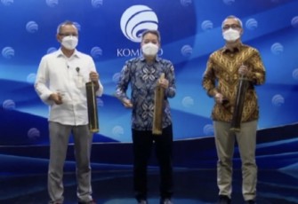 Dirjen IKP Kementerian Kominfo Usman Masing (tengah) saat launcing buku elektronik mudik aman dan sehat di Jakarta. Senin (25/4/2022)