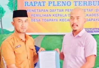 Foto : Sekdes Toa Paya bersama ketua Panitia Oky