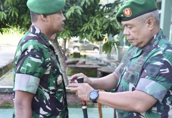 Danrem 142/Tatag saat Sertijab Pejabat Kasi Teritorial Korem 142/Tatag
