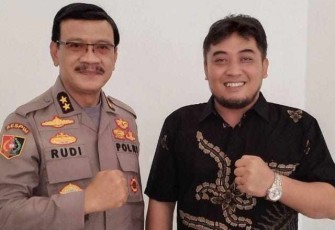 Ketum Gardapati Merah Putih Indonesia bersama Rosihan Anwar (kanan)