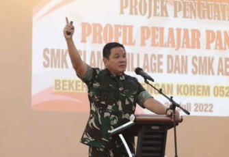 Danrem 052/Wkr saat memberikan ideologi Pancasila 