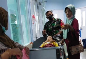 Evakuasi pasien terjebak unras kenaikan BBM di Makassar